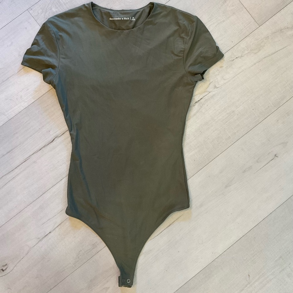 Abercrombie & Fitch Soft Matte Seamless Tee Bodysuit Olive Green XS‎